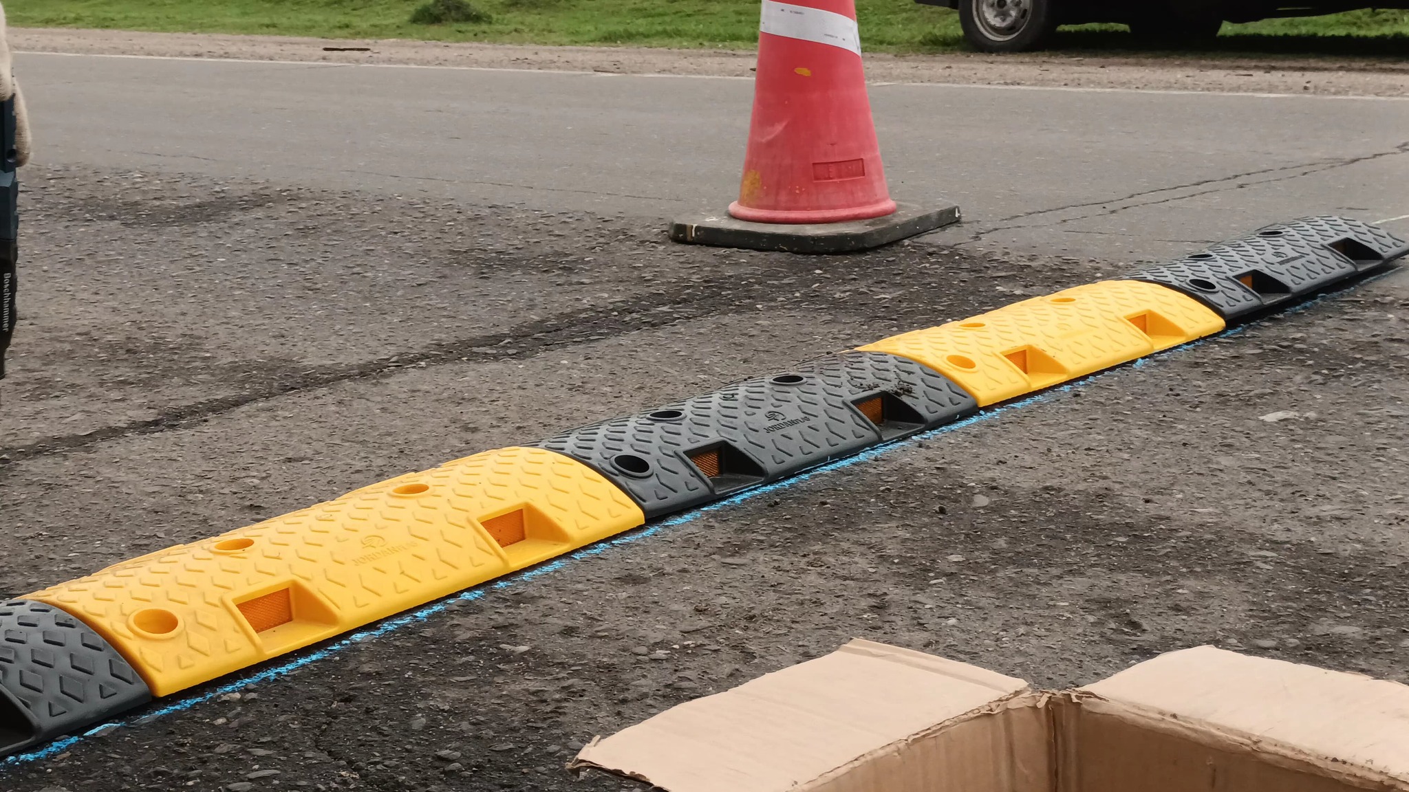 LA BANDA R S -TUCUMAN:  colocación de reductores de velocidad en la localidad de Cevil Pozo