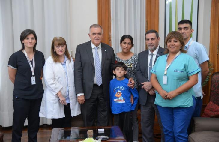 TUCUMAN: Jaldo recibió a Ricardito, el niño de Catamarca que fue salvado por el sistema de salud tucumano