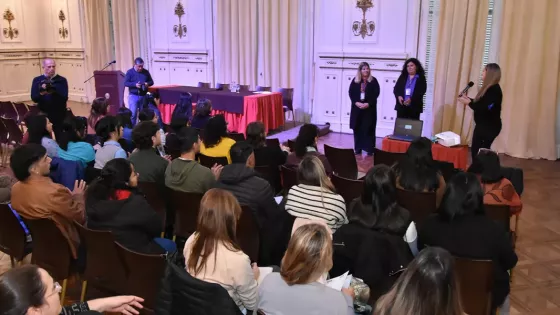 SALTA : Equipos provinciales, municipales participan en talleres preventivos en contextos educativos.