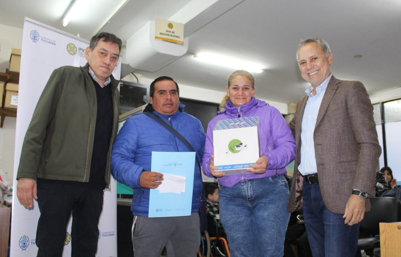 TUCUMAN: Reconstrucción de viviendas: Realizaron una nueva entrega de viviendas remodeladas en Manantial Sur